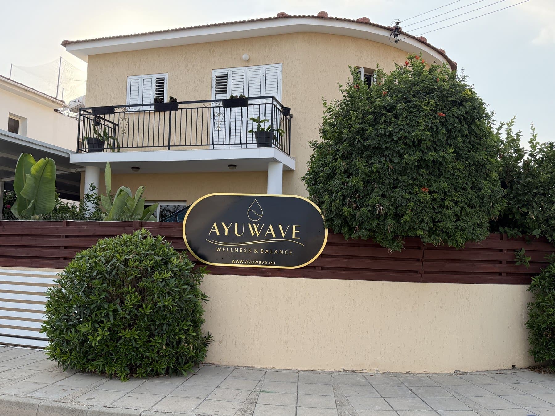 The AYUWAVE studio in Pervolia from the street